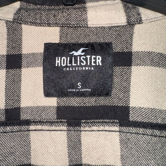 Men’s Hollister Black and Tan Flannel - Picture 2 of 4